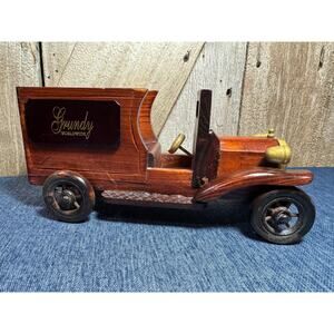 Vintage All Wood MCM Mid Century Truck Grundy Worldwide Advertising & 1913 Plate